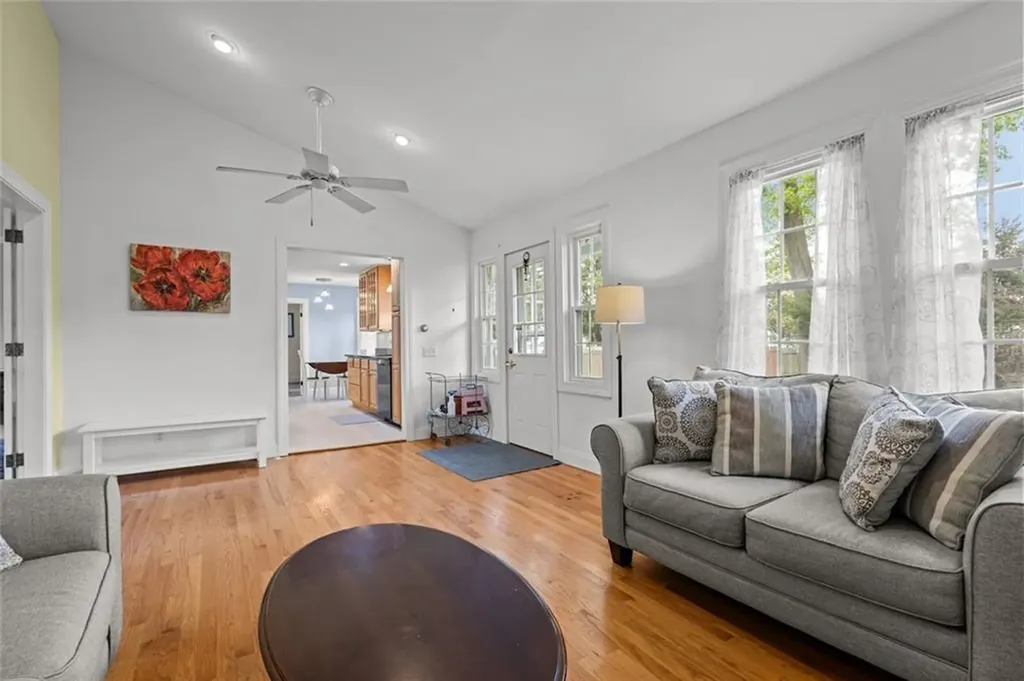20 Bassett Avenue Warwick RI 02889