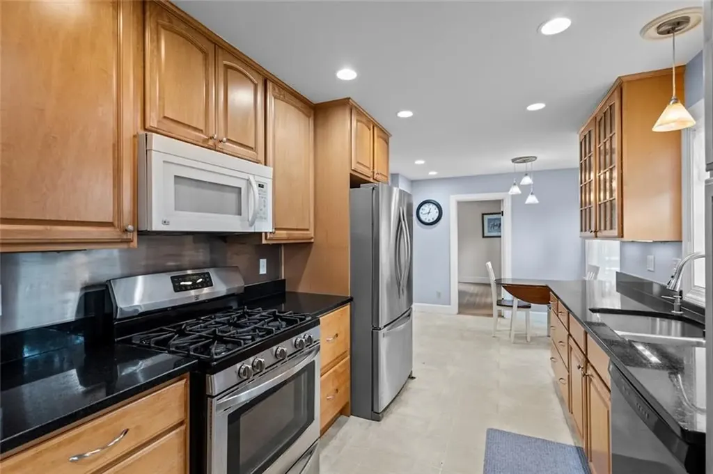 20 Bassett Avenue Warwick RI 02889