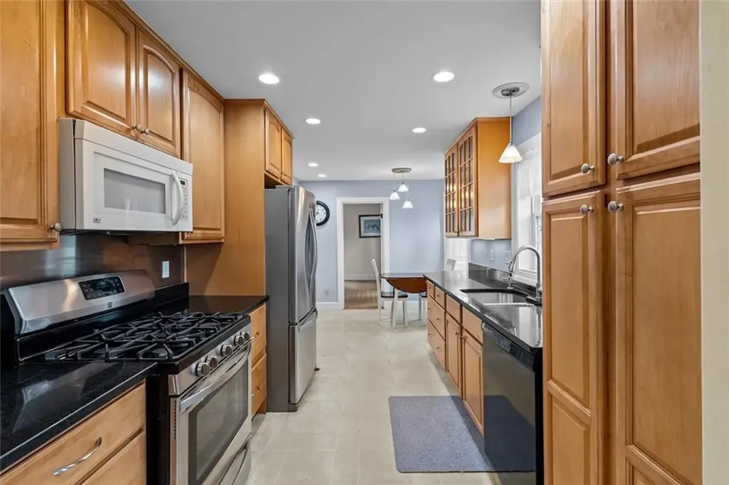 20 Bassett Avenue Warwick RI 02889