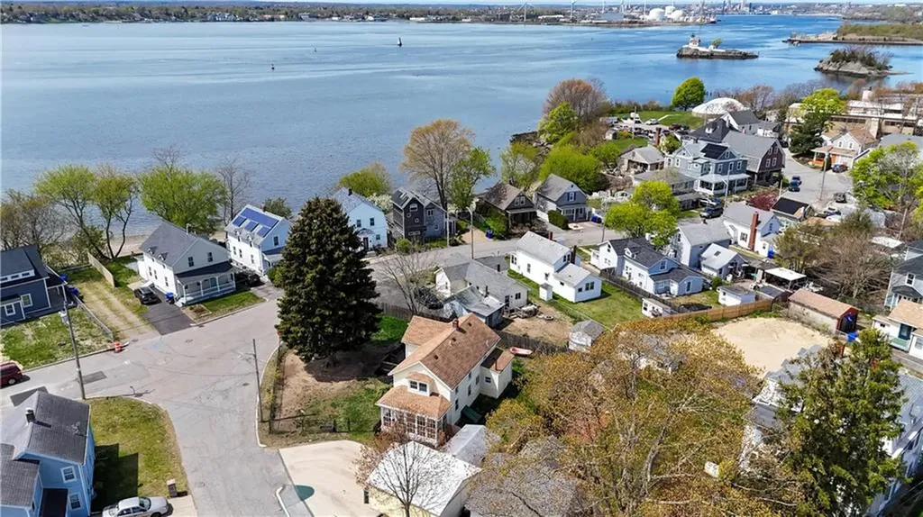 40 Jackson Avenue East Providence RI 02915