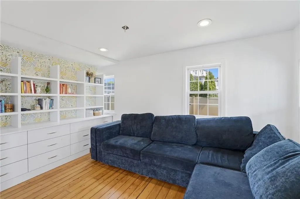 40 Jackson Avenue East Providence RI 02915