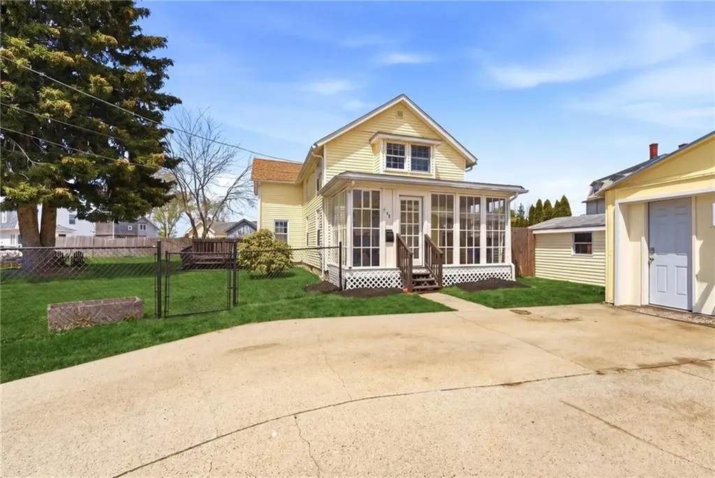 40 Jackson Avenue East Providence RI 02915