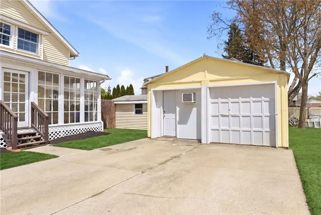 40 Jackson Avenue East Providence RI 02915
