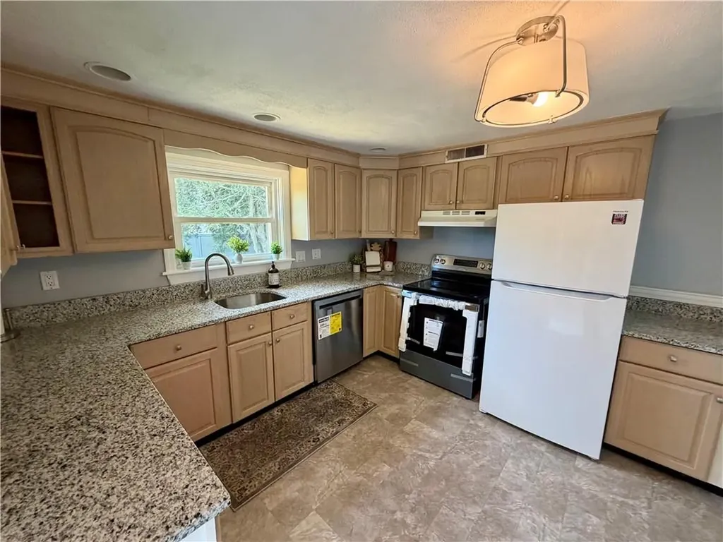 40 Heroux Boulevard Cumberland RI 02864