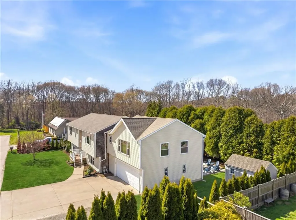 37 Pleasant Avenue Narragansett RI 02882