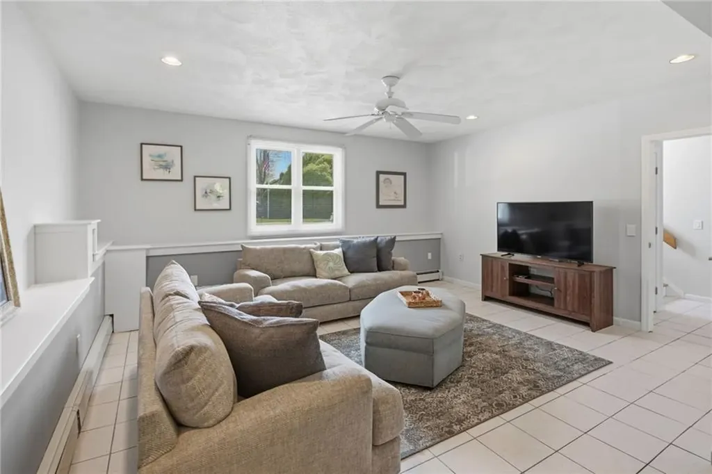 37 Pleasant Avenue Narragansett RI 02882