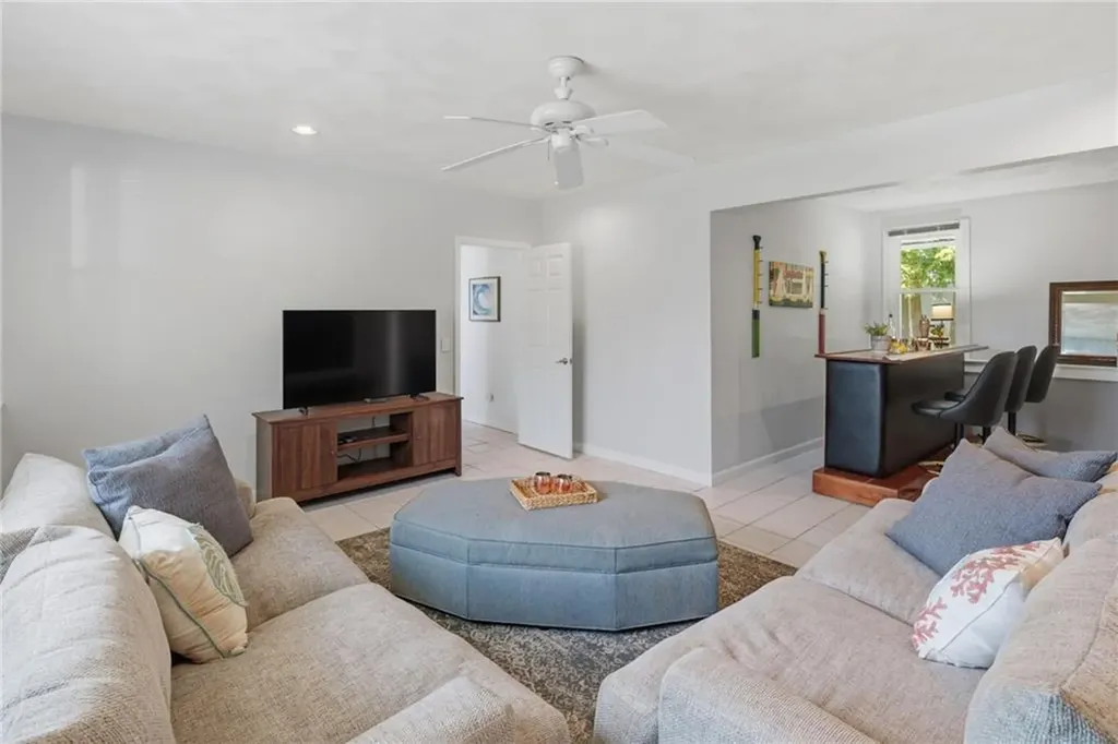 37 Pleasant Avenue Narragansett RI 02882