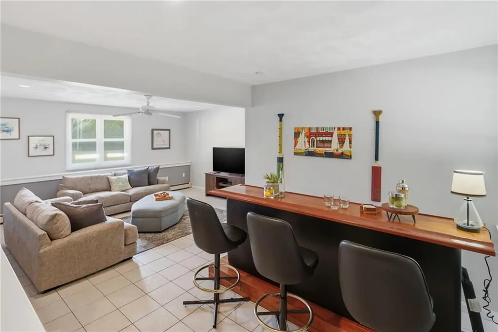 37 Pleasant Avenue Narragansett RI 02882