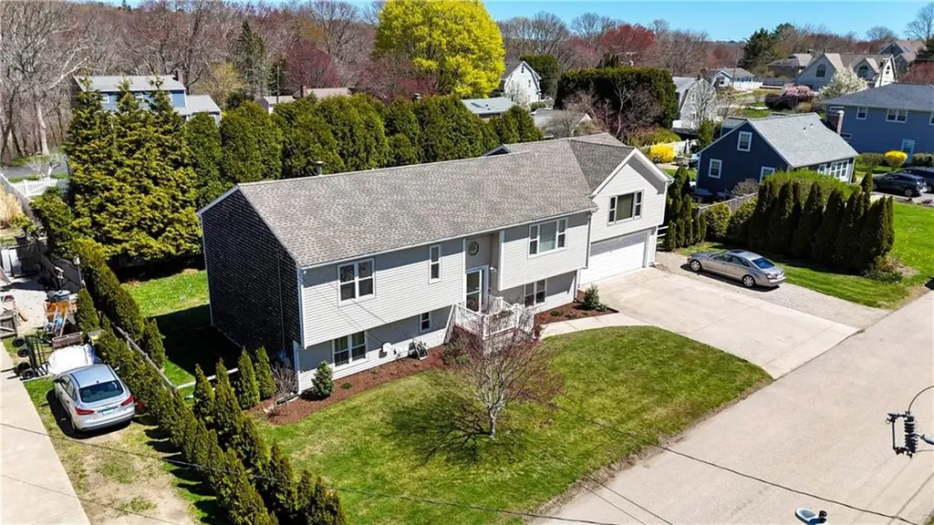 37 Pleasant Avenue Narragansett RI 02882