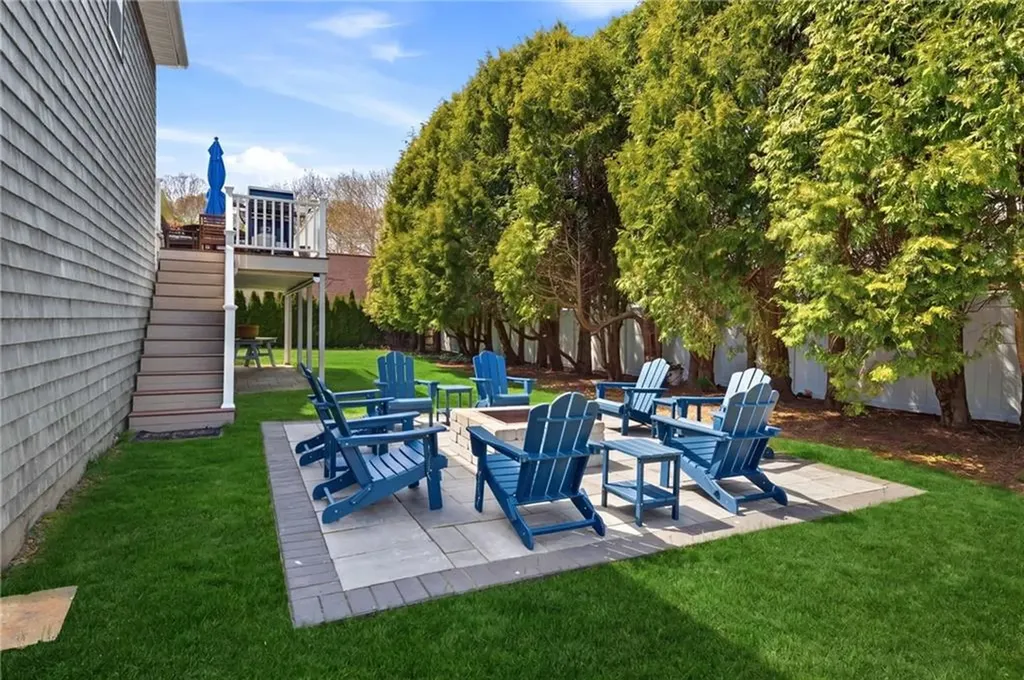 37 Pleasant Avenue Narragansett RI 02882