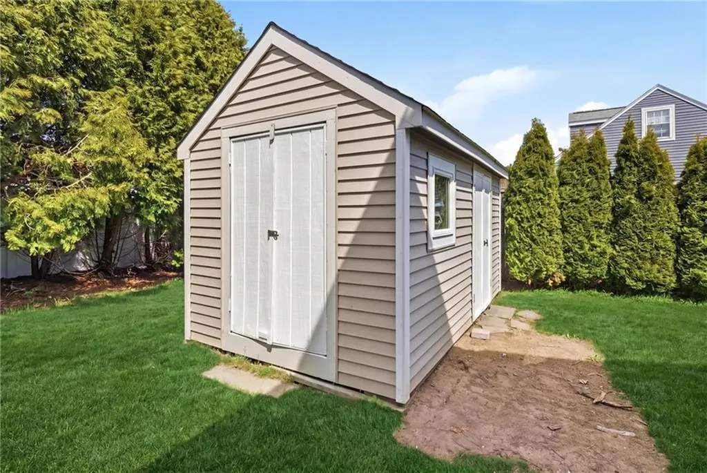 37 Pleasant Avenue Narragansett RI 02882