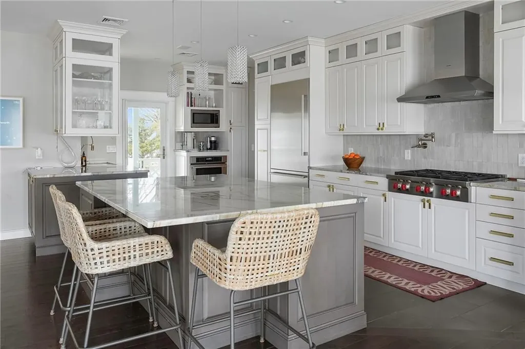 1090 Buttonwoods Avenue Warwick RI 02886