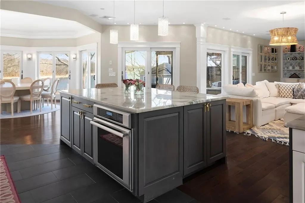 1090 Buttonwoods Avenue Warwick RI 02886