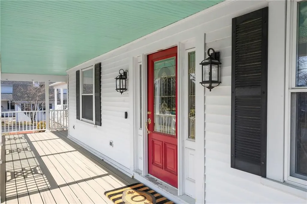 1090 Buttonwoods Avenue Warwick RI 02886
