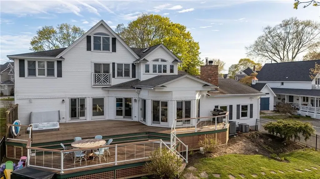 1090 Buttonwoods Avenue Warwick RI 02886