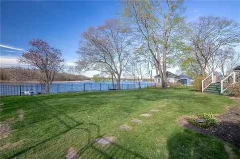 1090 Buttonwoods Avenue Warwick RI 02886