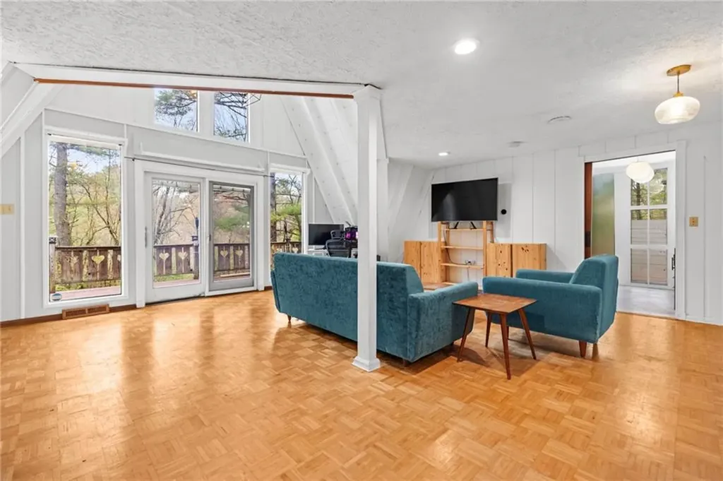 535 Log Road Smithfield RI 02917