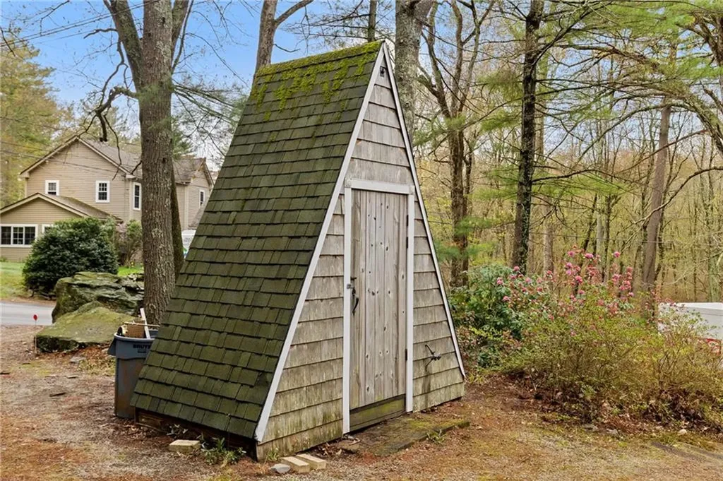 535 Log Road Smithfield RI 02917