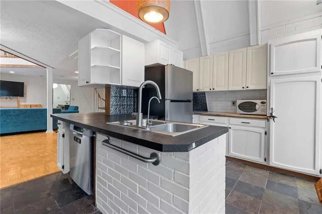 535 Log Road Smithfield RI 02917