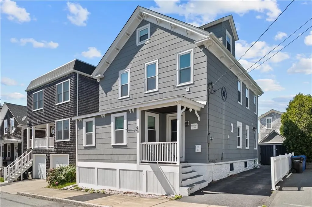 16 Dean Avenue Newport RI 02840