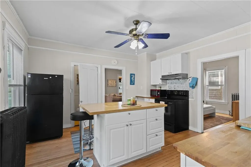 16 Dean Avenue Newport RI 02840