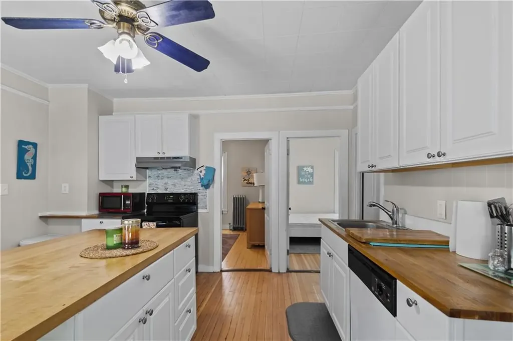 16 Dean Avenue Newport RI 02840