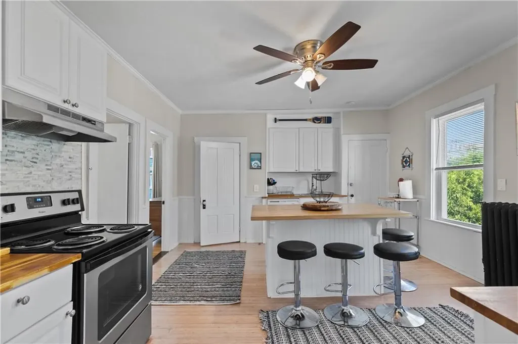16 Dean Avenue Newport RI 02840