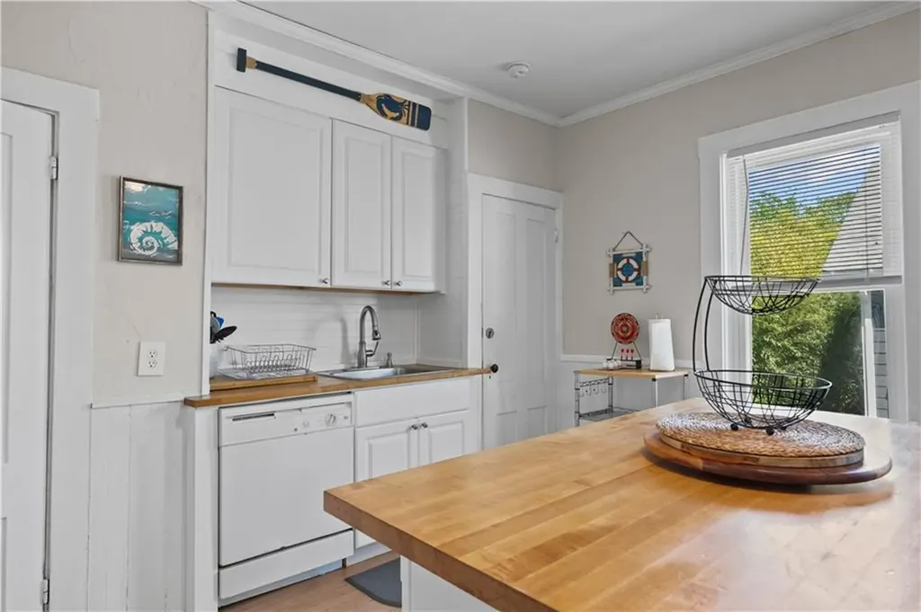 16 Dean Avenue Newport RI 02840