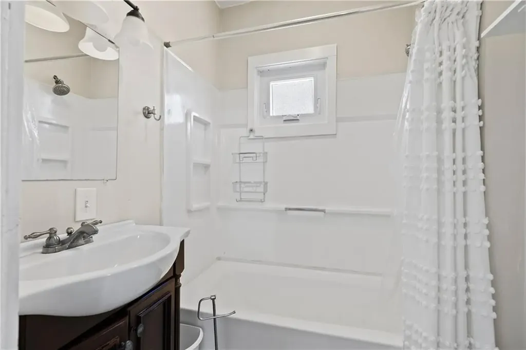 16 Dean Avenue Newport RI 02840