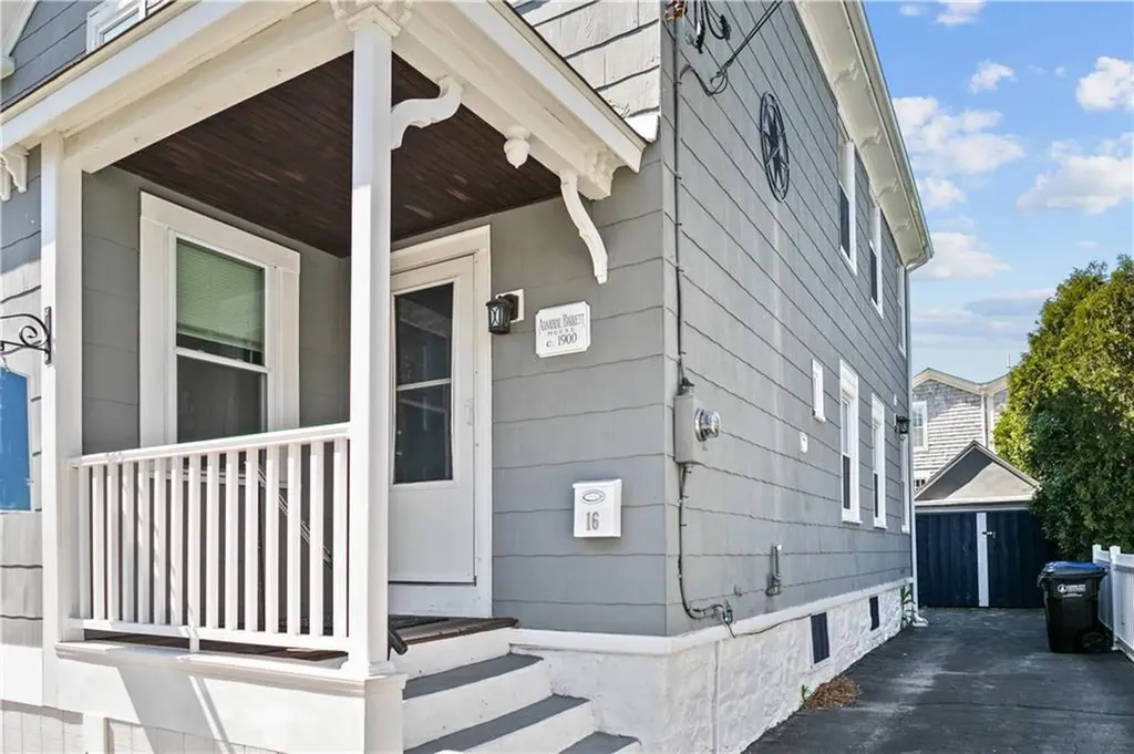 16 Dean Avenue Newport RI 02840