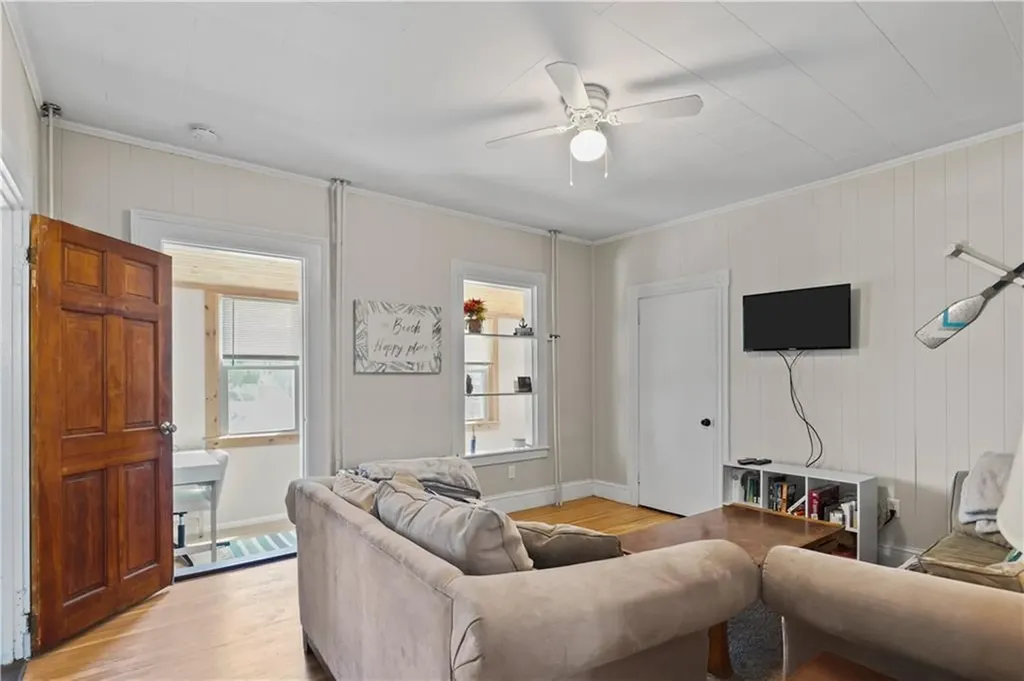 16 Dean Avenue Newport RI 02840