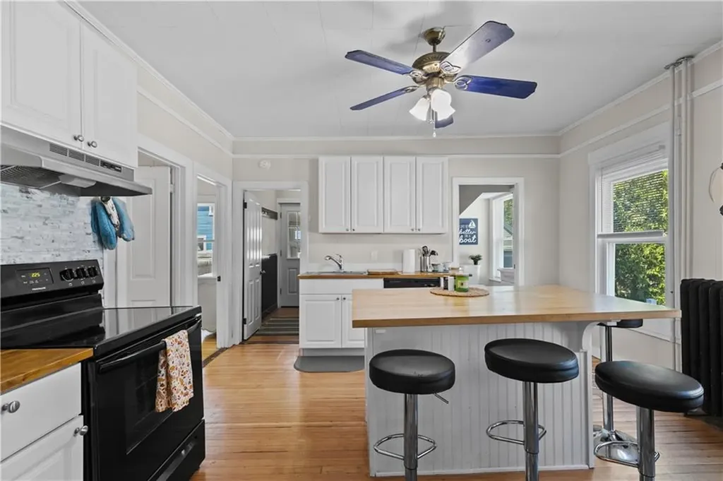 16 Dean Avenue Newport RI 02840