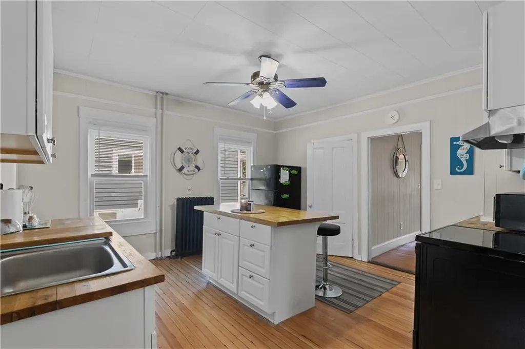16 Dean Avenue Newport RI 02840