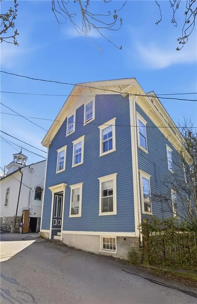 75 Mary Street Newport RI 02840