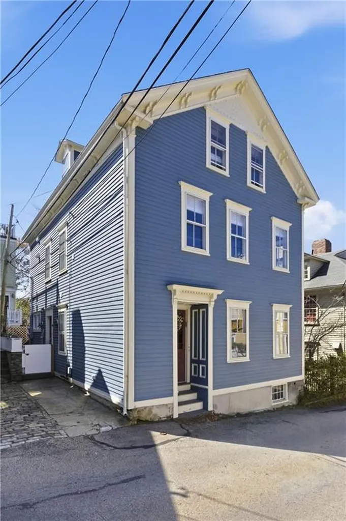 75 Mary Street Newport RI 02840