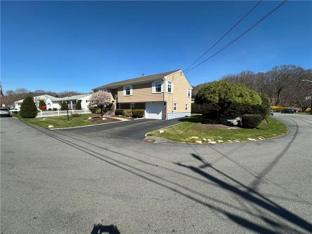 43 Bicentennial Way North Providence RI 02911