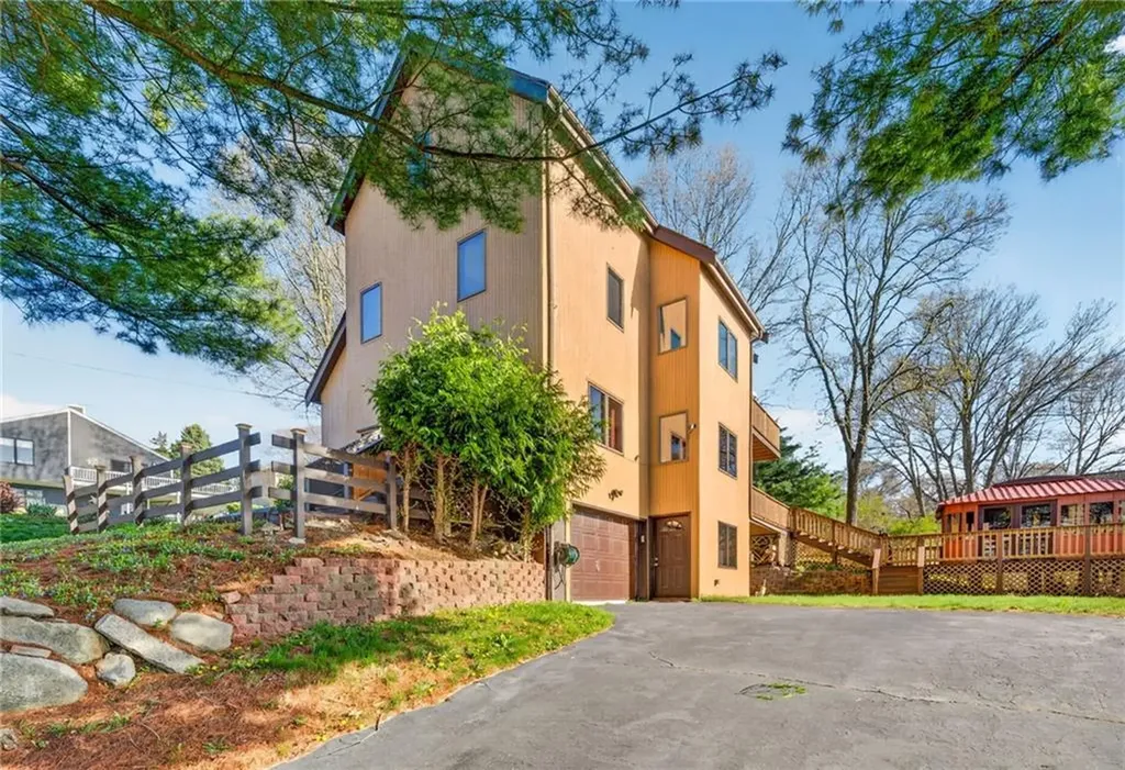 199 Lepes Road Tiverton RI 02878