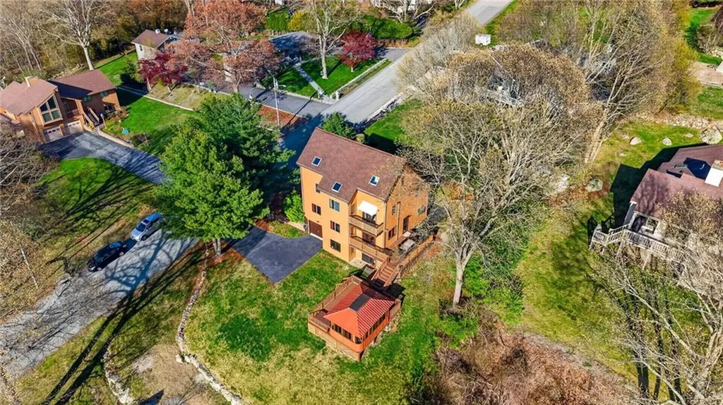199 Lepes Road Tiverton RI 02878