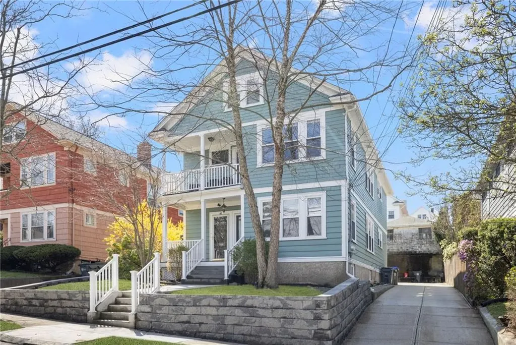 92 Colonial Road Providence RI 02906