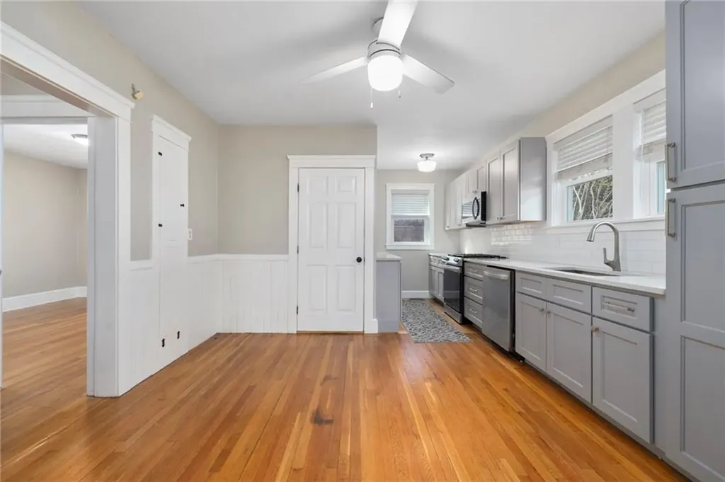 92 Colonial Road Providence RI 02906