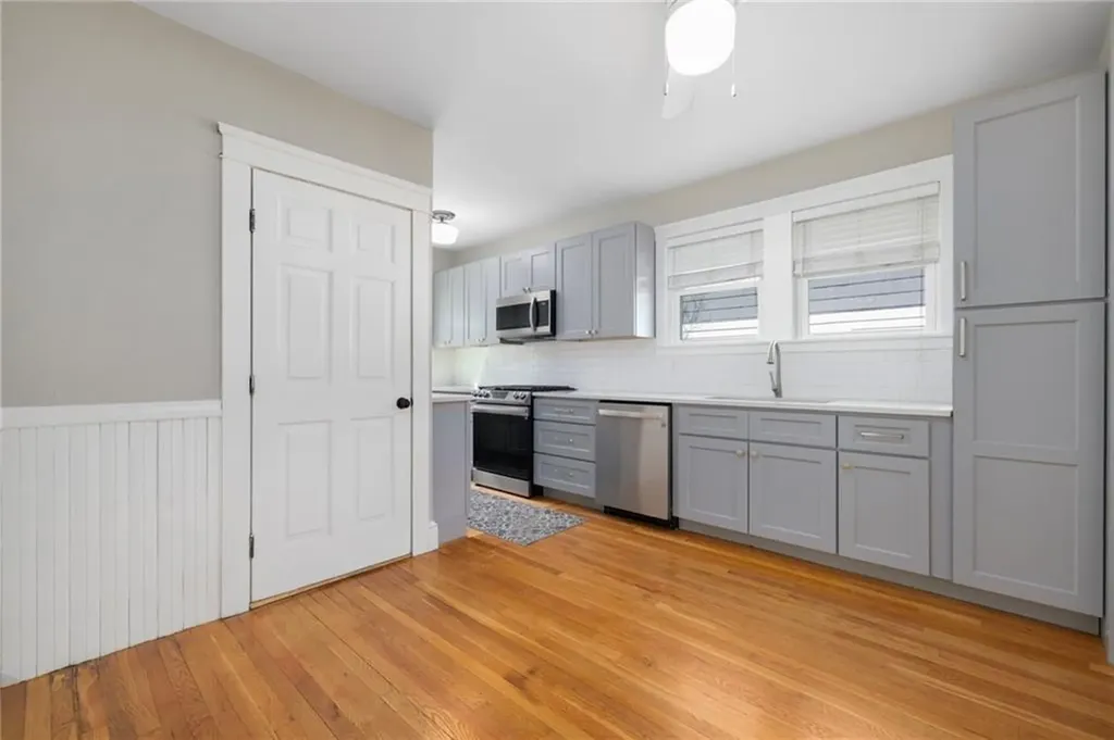 92 Colonial Road Providence RI 02906