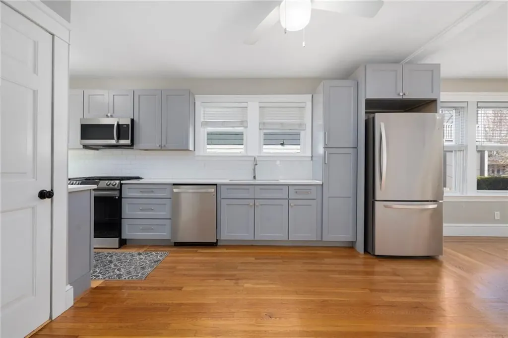 92 Colonial Road Providence RI 02906