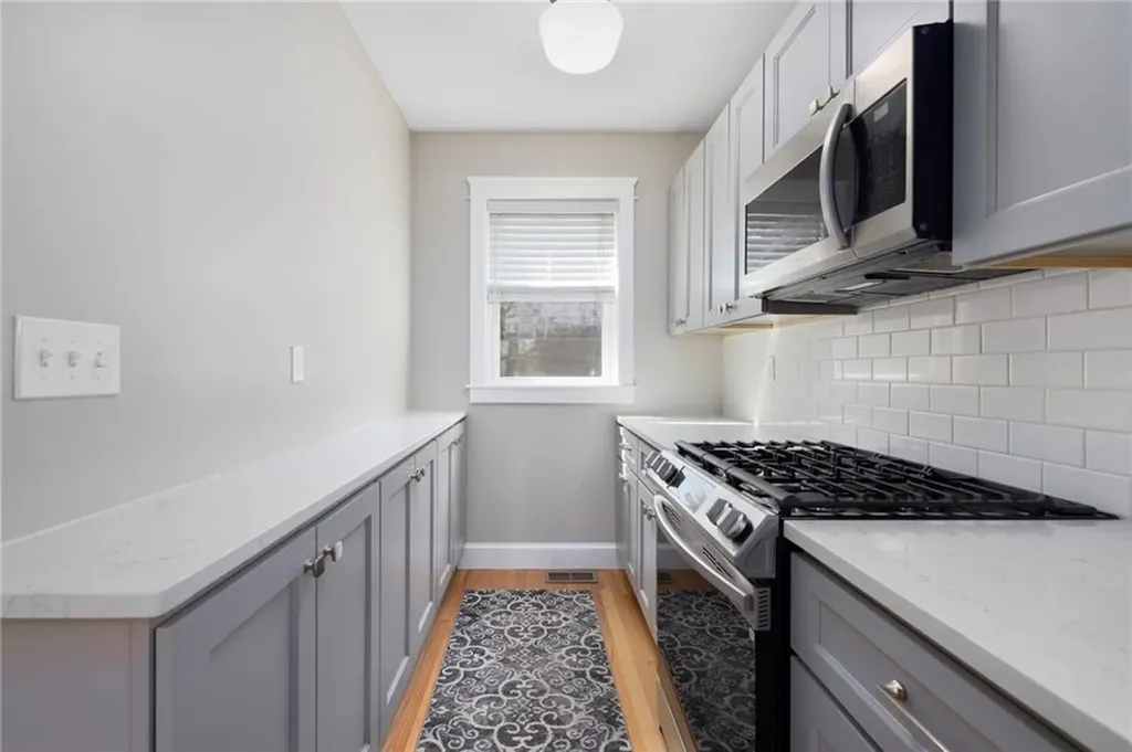 92 Colonial Road Providence RI 02906