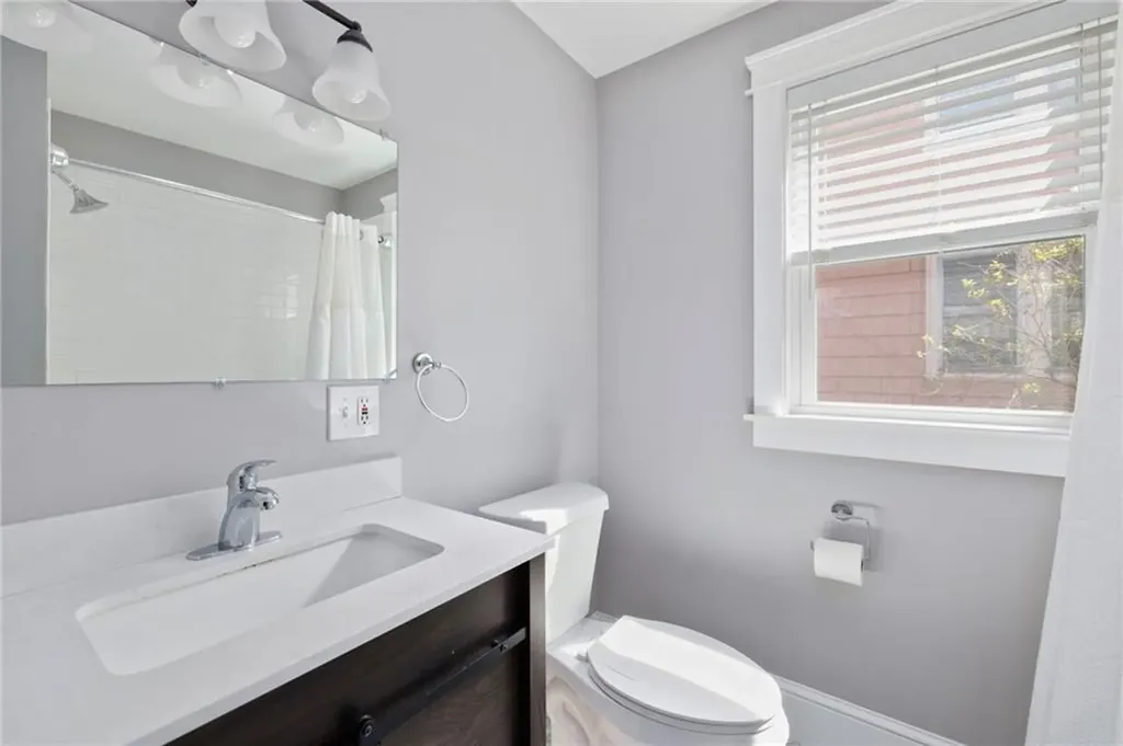 92 Colonial Road Providence RI 02906