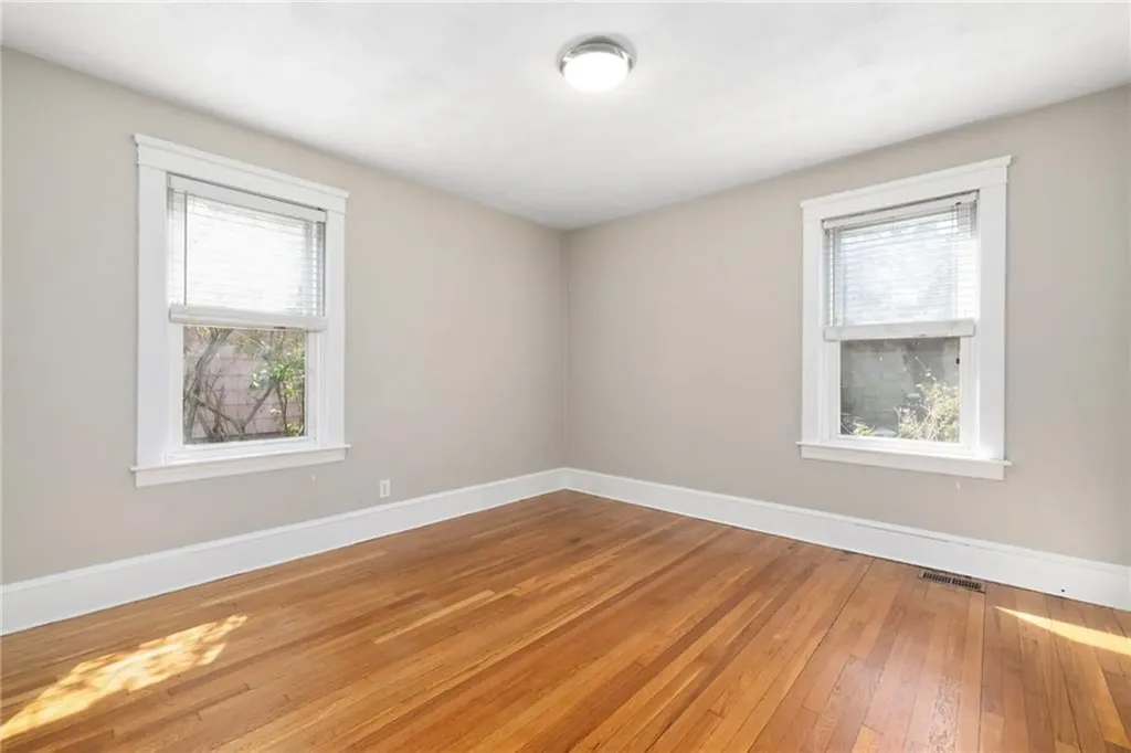 92 Colonial Road Providence RI 02906