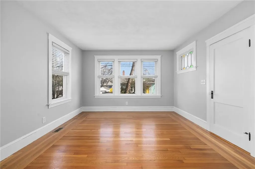 92 Colonial Road Providence RI 02906