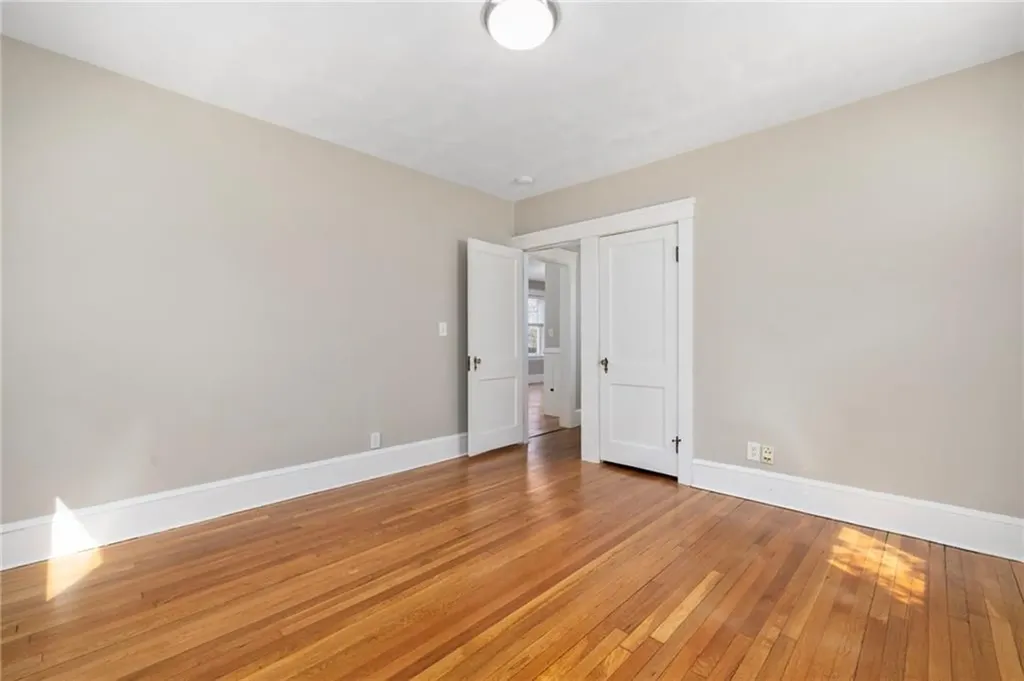 92 Colonial Road Providence RI 02906