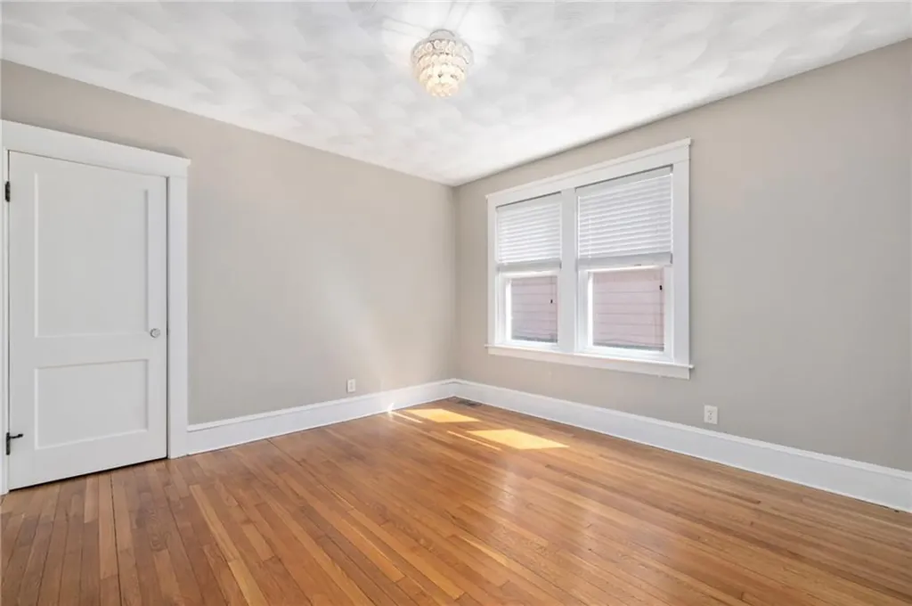 92 Colonial Road Providence RI 02906