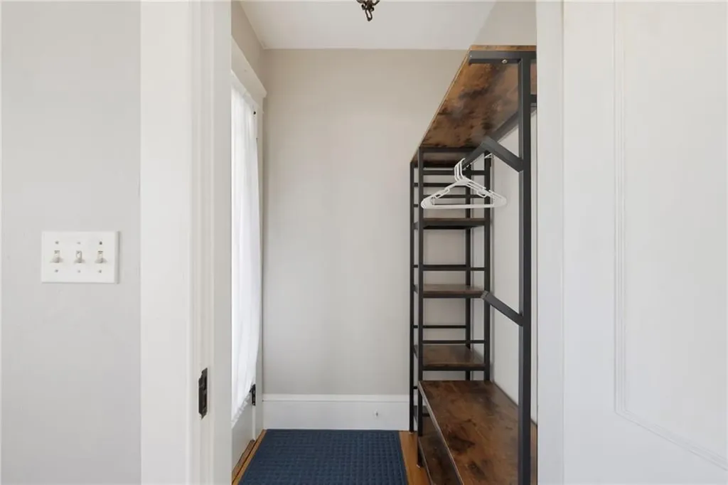 92 Colonial Road Providence RI 02906