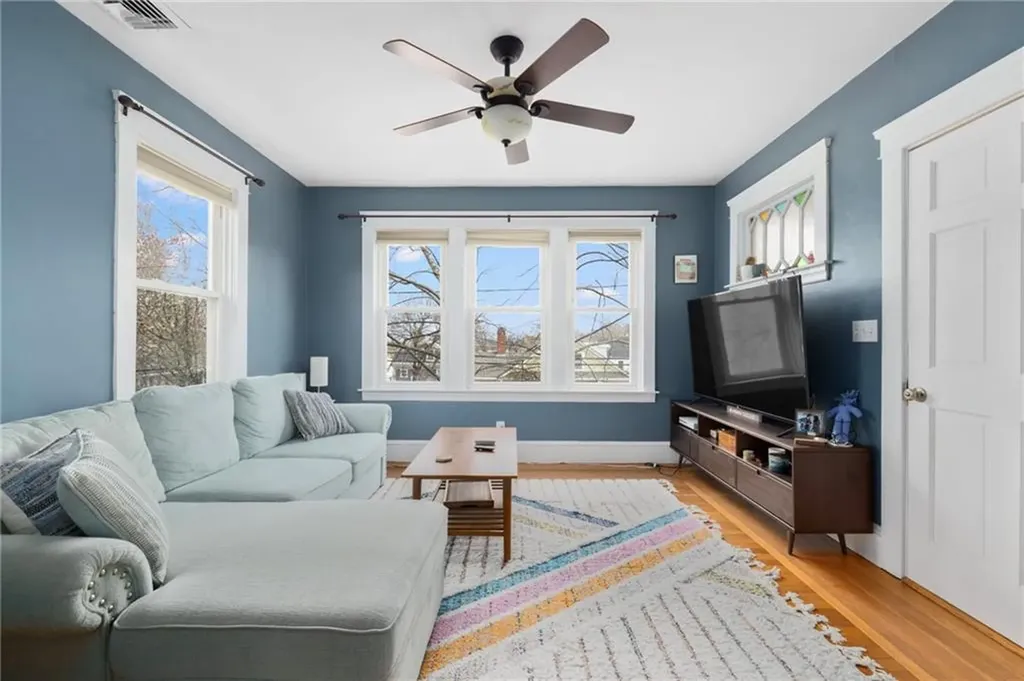 92 Colonial Road Providence RI 02906